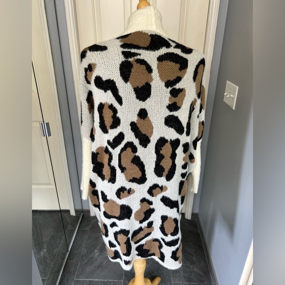 Leopard Animal Print Cozy Long Line Cardigan Sweater - Picture 5 of 8